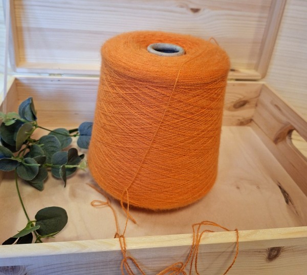 Super Kid Mohair ir vilnos siūlai – lengvi ir purūs ESSENZA (100 g)