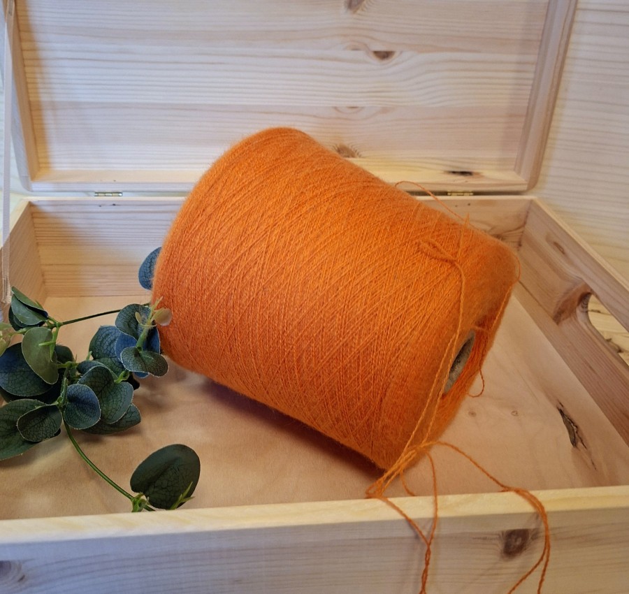 Super Kid Mohair ir vilnos siūlai – lengvi ir purūs ESSENZA (100 g)
