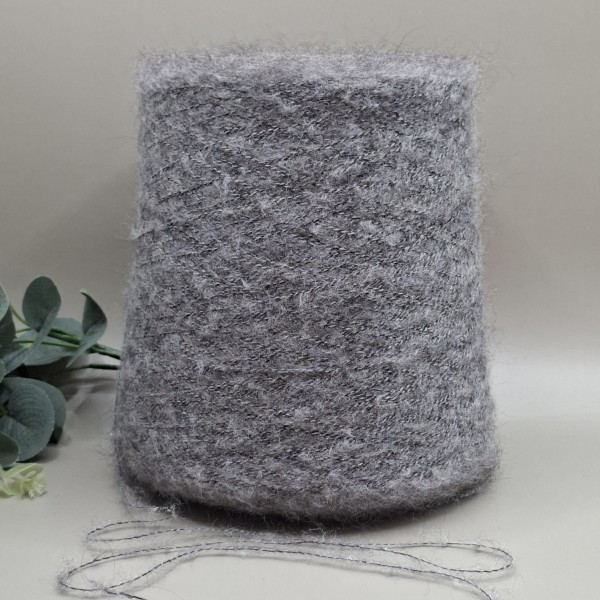 Alpakos siūlai – minkšti, pūkuoti ir lengvi (100 g)