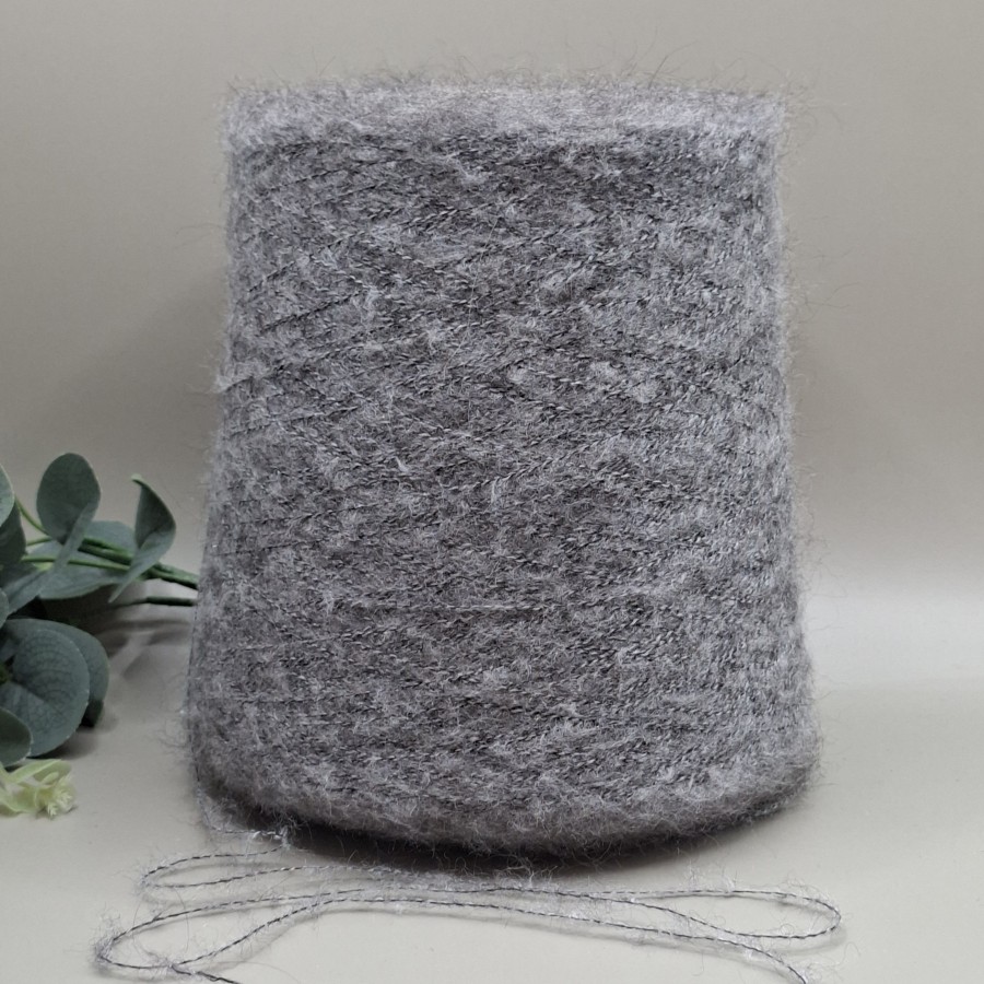 Alpakos siūlai – minkšti, pūkuoti ir lengvi (100 g)