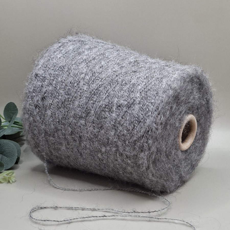 Alpakos siūlai – minkšti, pūkuoti ir lengvi (100 g)