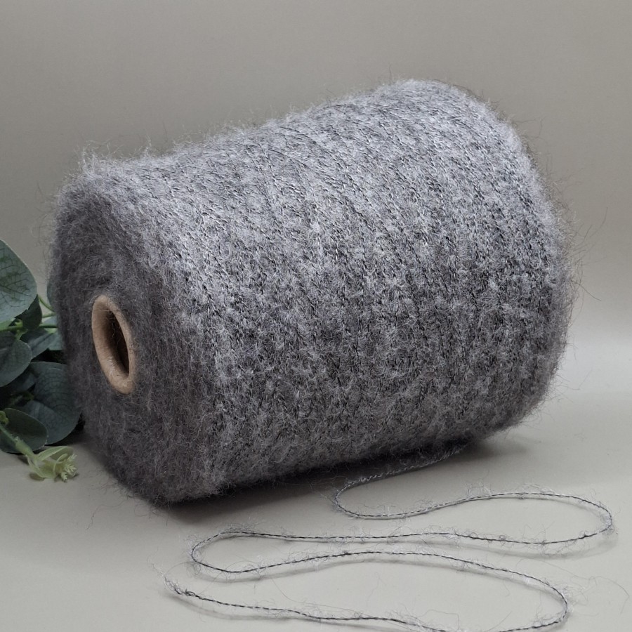 Alpakos siūlai – minkšti, pūkuoti ir lengvi (100 g)