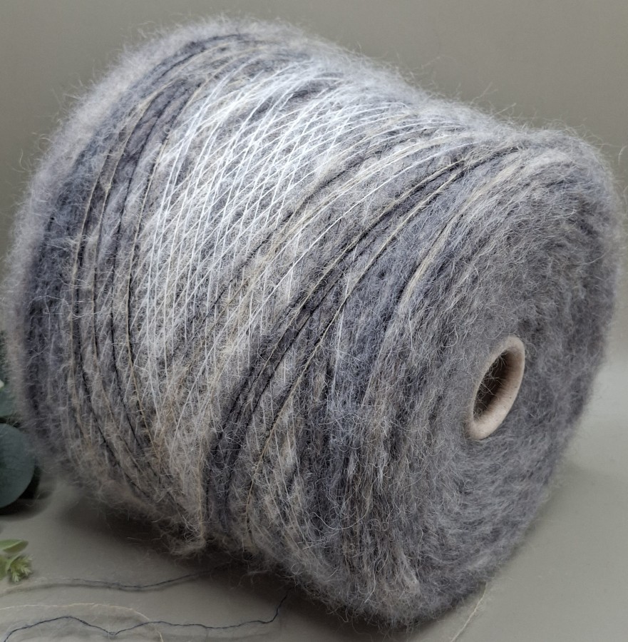 Super Kid Mohair ir Baby Alpaca siūlai – pilki, itin švelnūs QUEBEC (50 g) Super Kid Mohair ir Baby Alpaca siūlai – pilki, itin švelnūs QUEBEC (50 g)