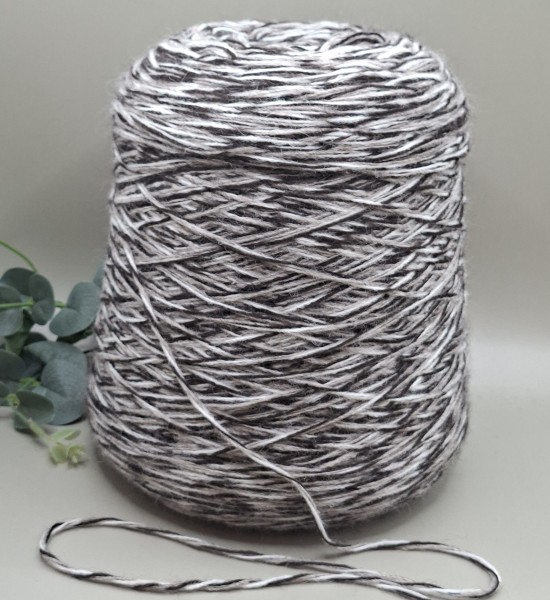 Pusvilnė – juodai baltai pilka melanžinė (100 g)