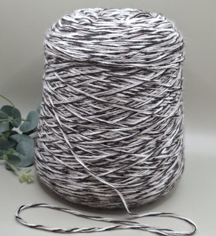 Pusvilnė – juodai baltai pilka melanžinė (100 g) Pusvilnė – juodai baltai pilka melanžinė (100 g)