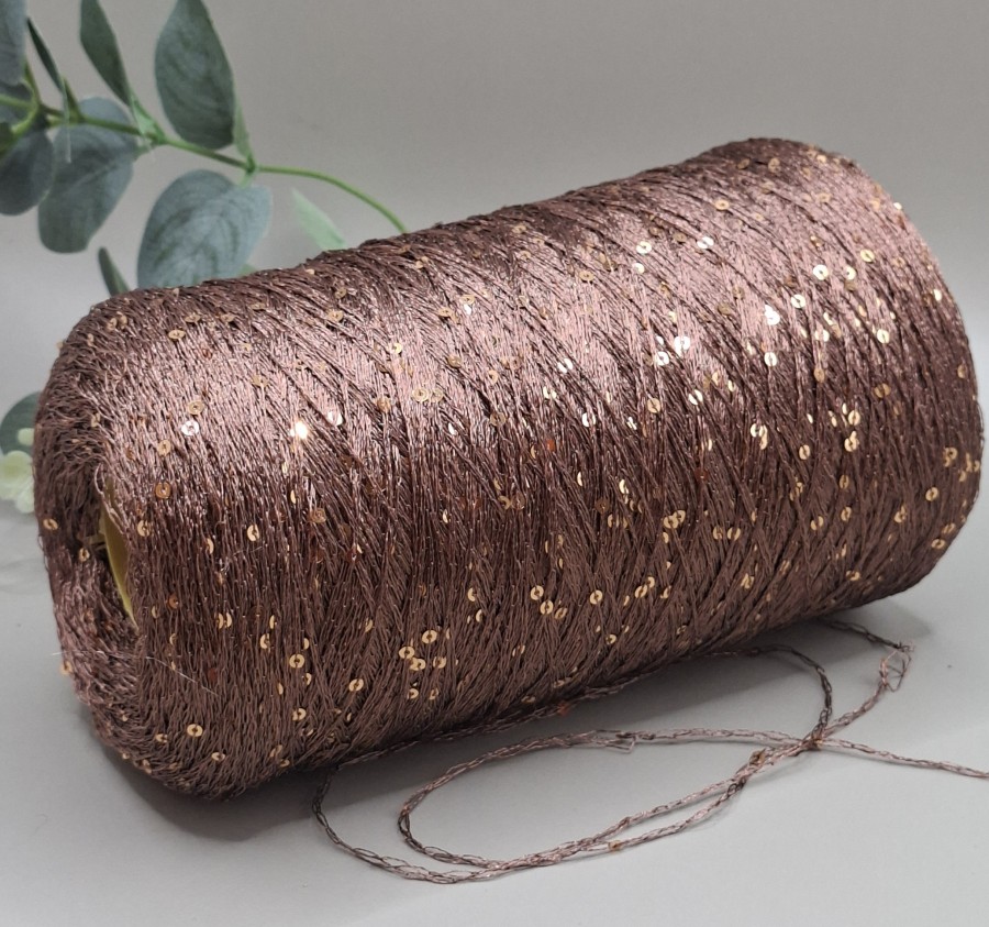 Dekoratyviniai siūlai – rusvai variniai su aukso žvyneliais (100 g) Dekoratyviniai siūlai – rusvai variniai su aukso žvyneliais (100 g)