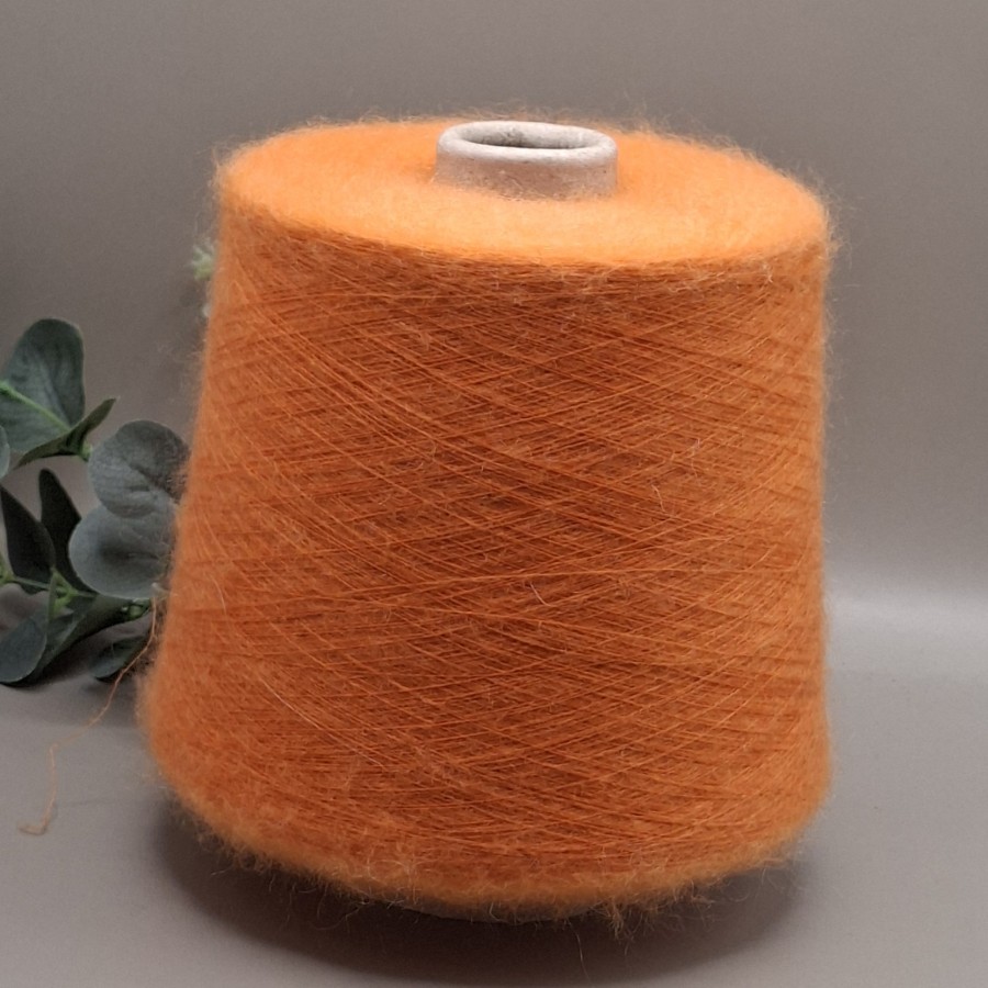 Moherio siūlai – labai ploni, lengvi, pūkuoti NAIF (100 g)