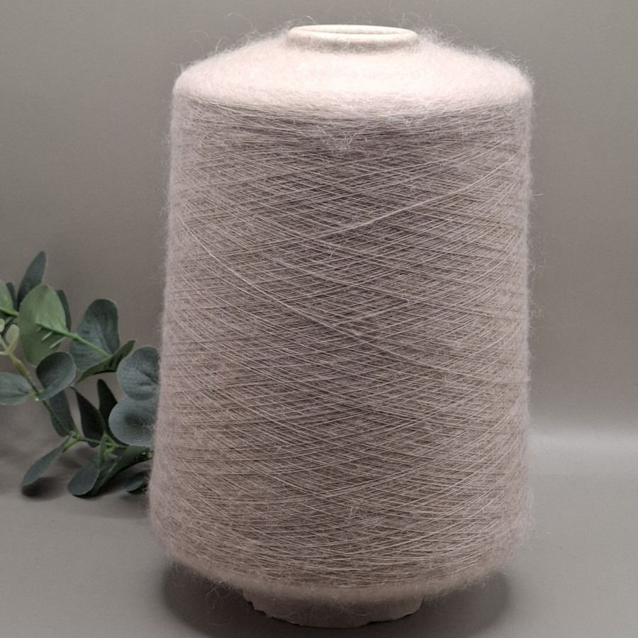 Moherio siūlai – labai ploni, lengvi, pūkuoti NAIF (100 g)
