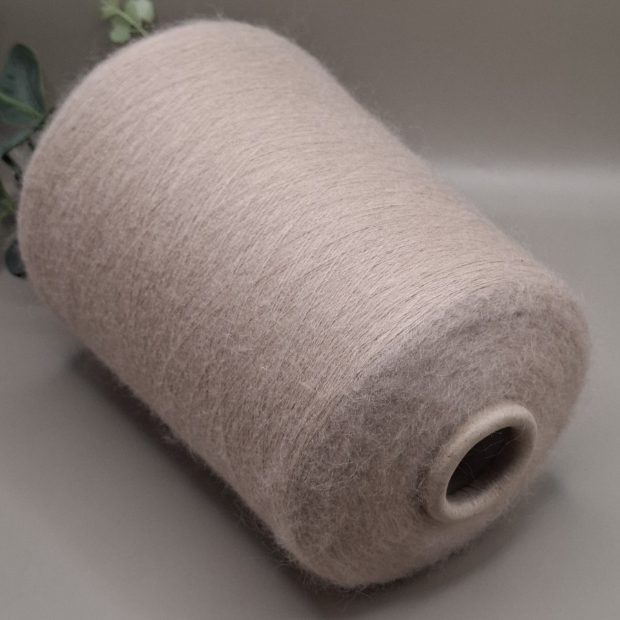 Moherio siūlai – labai ploni, lengvi, pūkuoti NAIF (100 g)