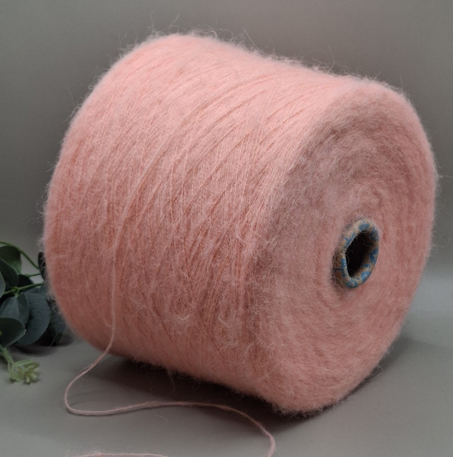 Alpakos siūlai – minkšti, lengvi ir pūkuoti (100 g)