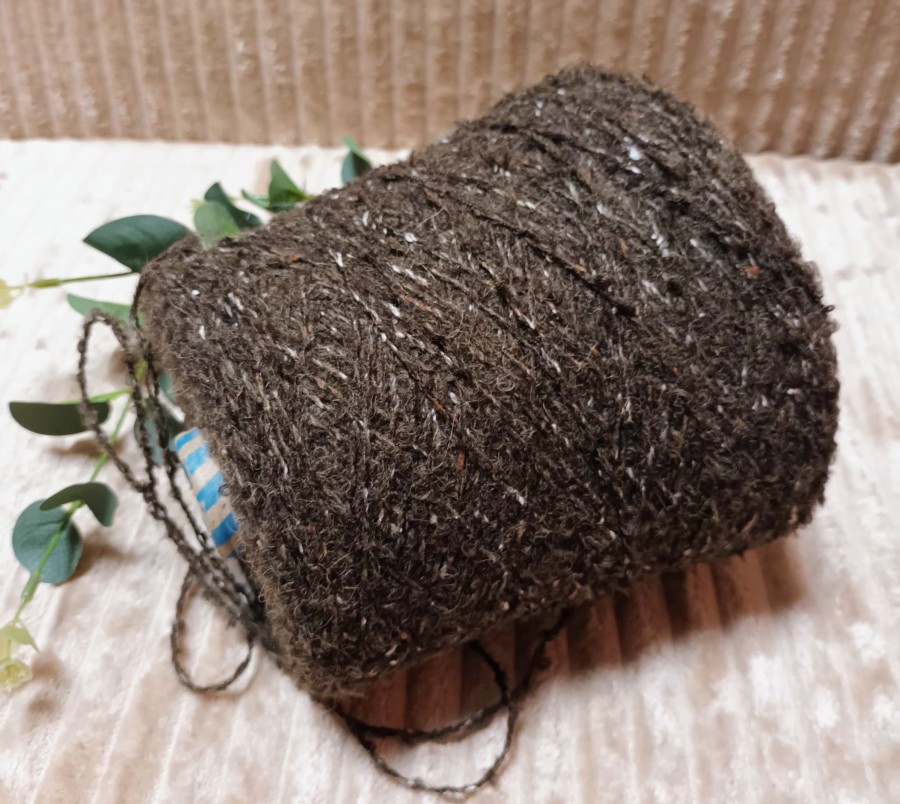 Buklė siūlai su tvido efektu – tekstūruoti ir švelnūs (100 g)