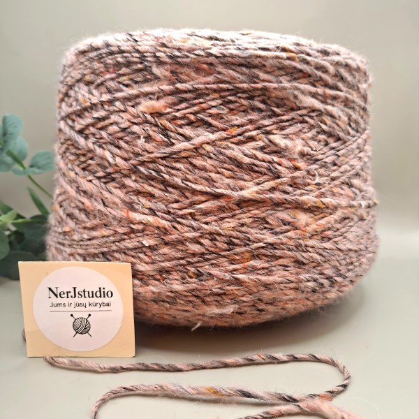 Pusvilnė – minkštas ir spalvingas siūlas (100 g)