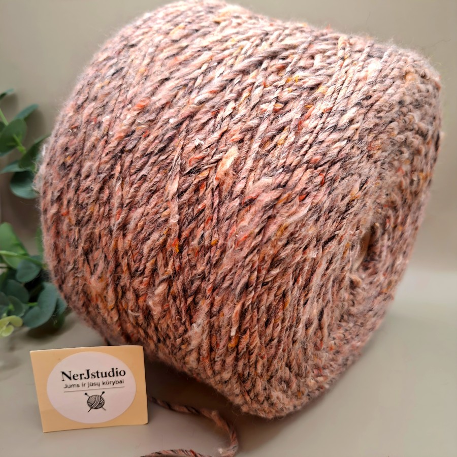 Pusvilnė – minkštas ir spalvingas siūlas (100 g)