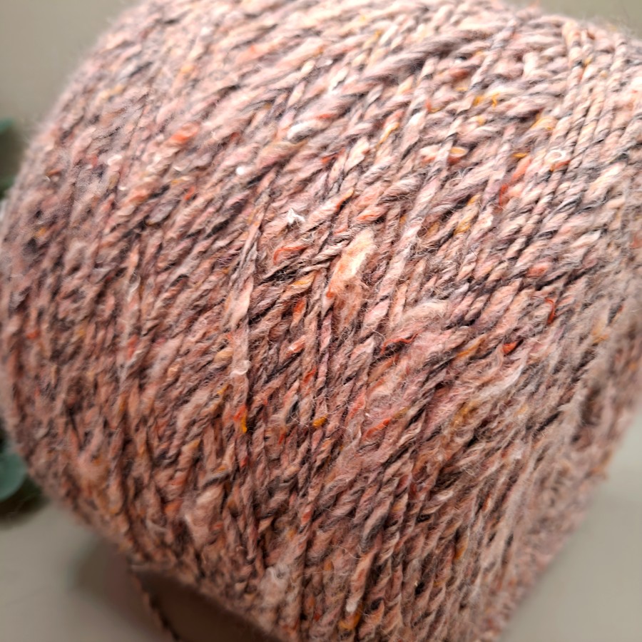 Pusvilnė – minkštas ir spalvingas siūlas (100 g)