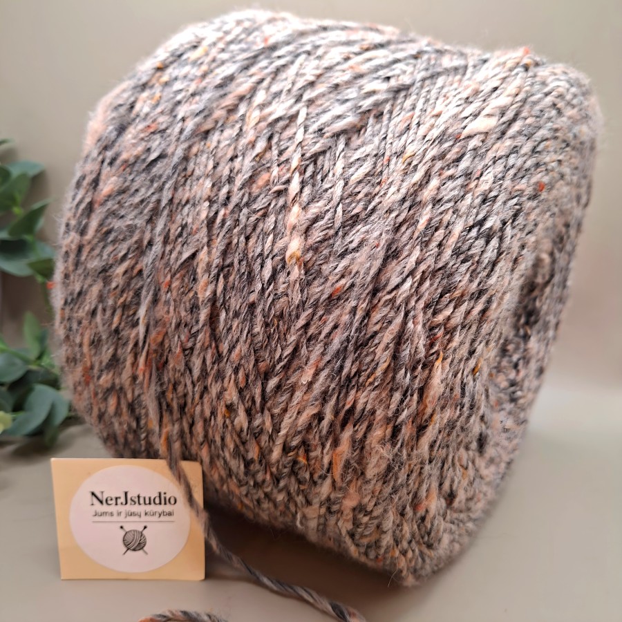 Pusvilnė – smėlinė su spalvotais taškeliais (100 g)