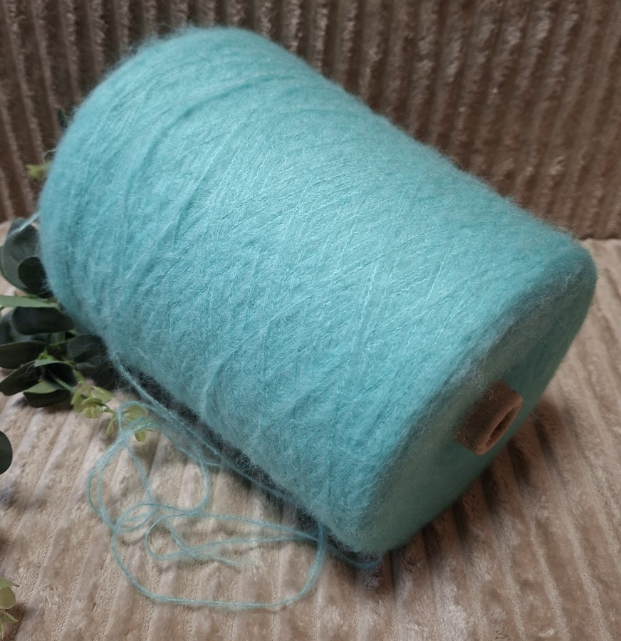 Siūlai su merino vilna ir šilku – švelnūs ir purūs (340 g)