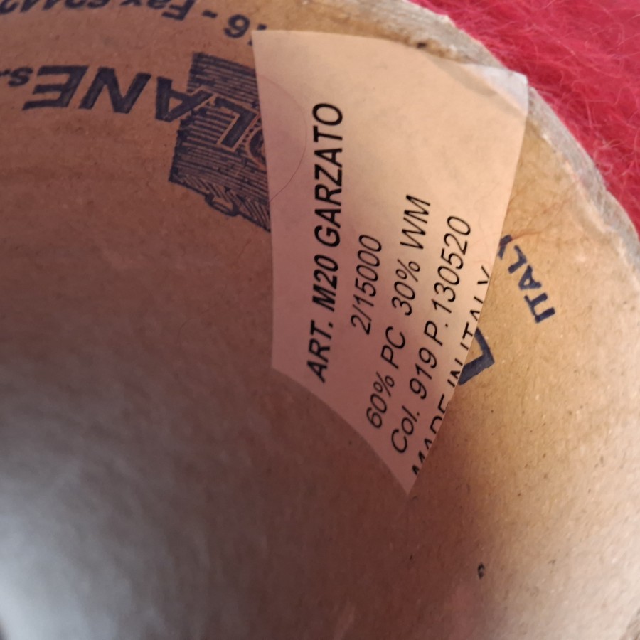 Moherio siūlai – pūkuoti ir švelnūs, garzato tipo (100 g)