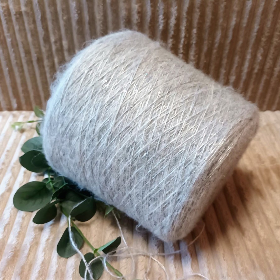 Moherio ir merino siūlai su žvyneliais – švelniai žvilgantys (50 g)