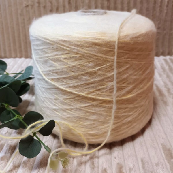 Pusvilnės siūlai – geltona virvelė su baltu pūkeliu (100 g)