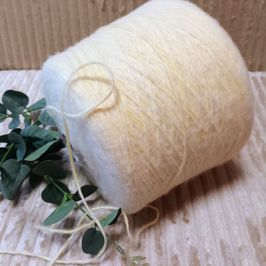 Pusvilnės siūlai – geltona virvelė su baltu pūkeliu (100 g)