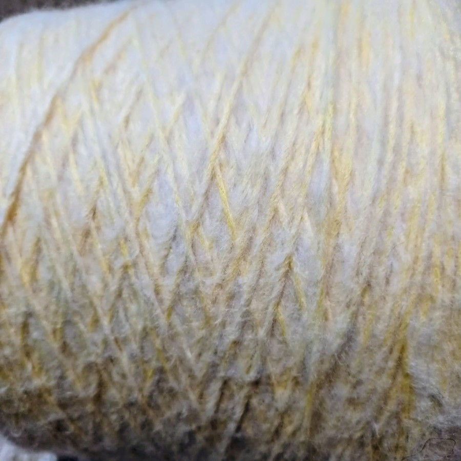 Pusvilnės siūlai – geltona virvelė su baltu pūkeliu (100 g)