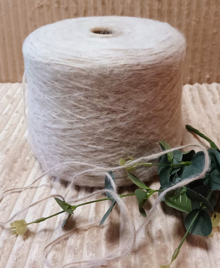 Pusvilnės siūlai – camel virvutė su baltu pūkeliu (100 g)