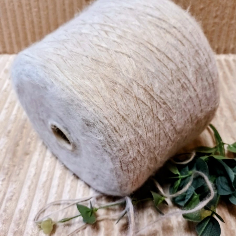 Pusvilnės siūlai – camel virvutė su baltu pūkeliu (100 g)