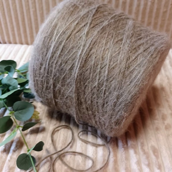 Pusvilnės siūlai – kapučino su ruda virvele (100 g)