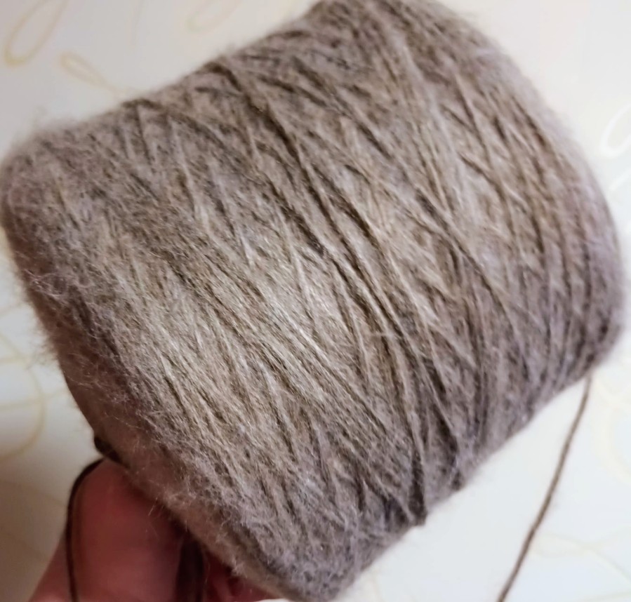 Pusvilnės siūlai – kapučino su ruda virvele (100 g)