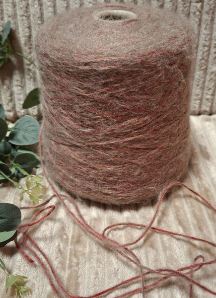 Pusvilnės siūlai – bordo virvelė su kapučino pūkeliu (100 g)