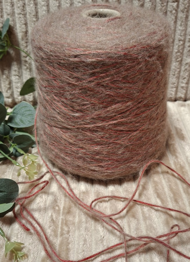 Pusvilnės siūlai – bordo virvelė su kapučino pūkeliu (100 g)