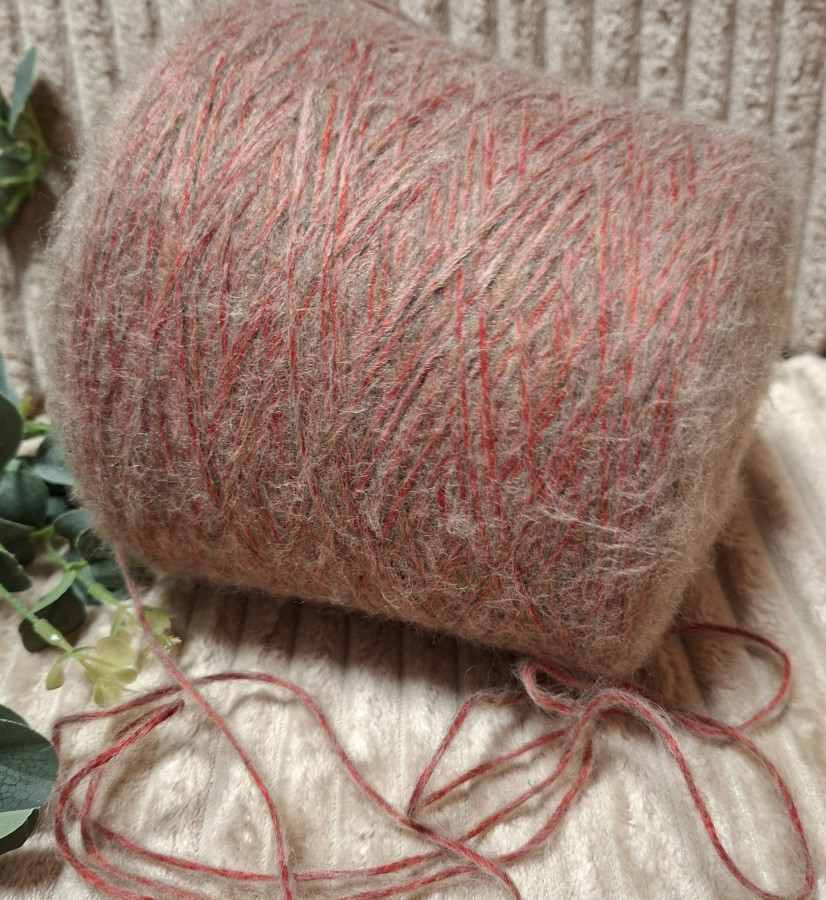 Pusvilnės siūlai – bordo virvelė su kapučino pūkeliu (100 g)