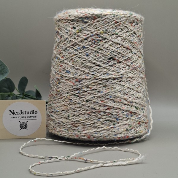 Pusvilnės siūlai su liureksu – kreminiai, švelnūs ir blizgūs SIGNA (100 g)