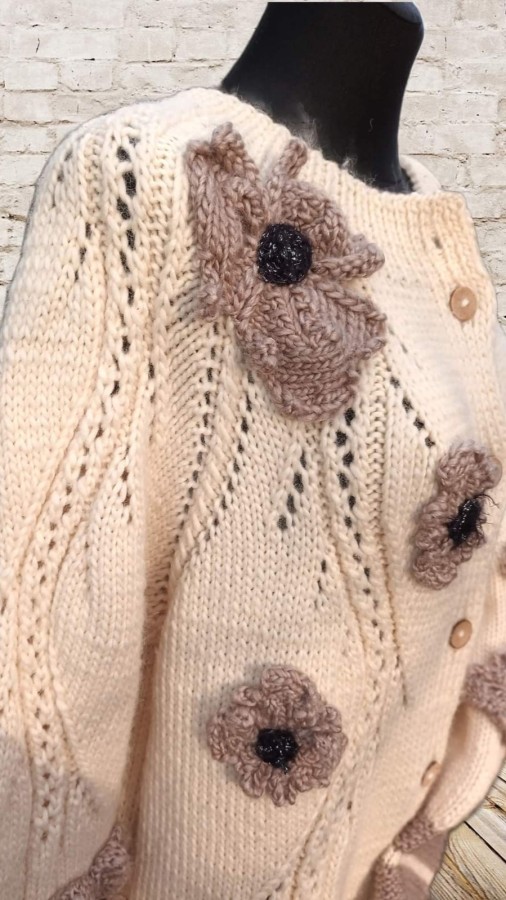 Rankų darbo megztas paltas – išskirtinis (vienetinis)