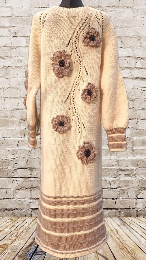 Rankų darbo megztas paltas – išskirtinis (vienetinis)