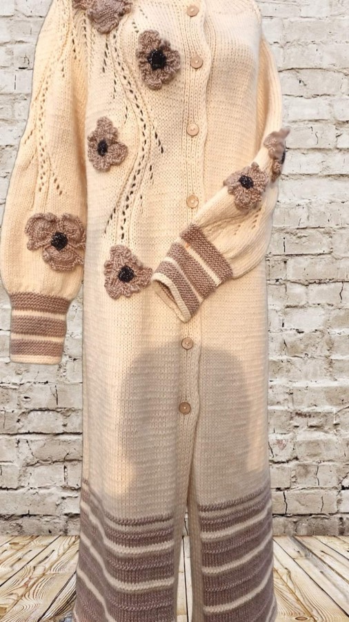 Rankų darbo megztas paltas – išskirtinis (vienetinis)