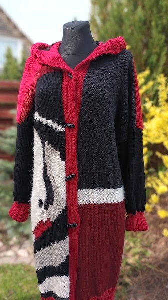 Rankų darbo megztas paltas – pagal individualų užsakymą