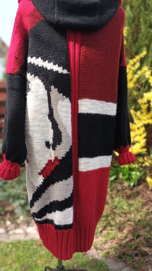 Rankų darbo megztas paltas – pagal individualų užsakymą