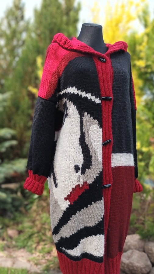 Rankų darbo megztas paltas – pagal individualų užsakymą