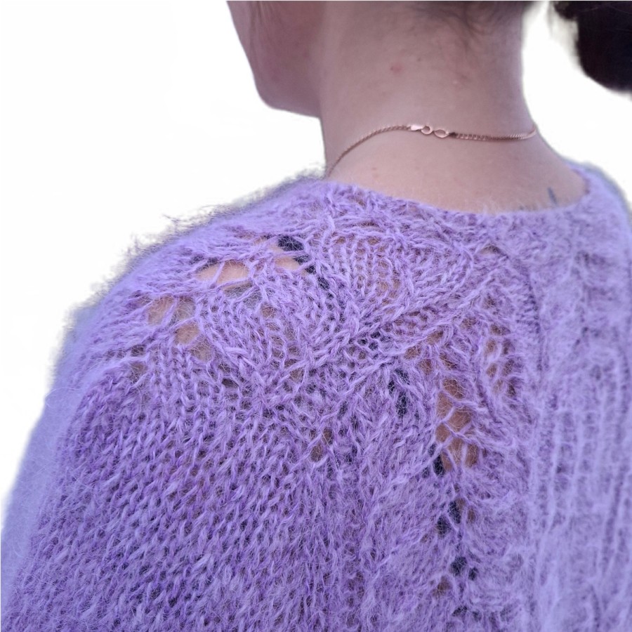 Rankų darbo megztukas „Alyvinis rūkas“