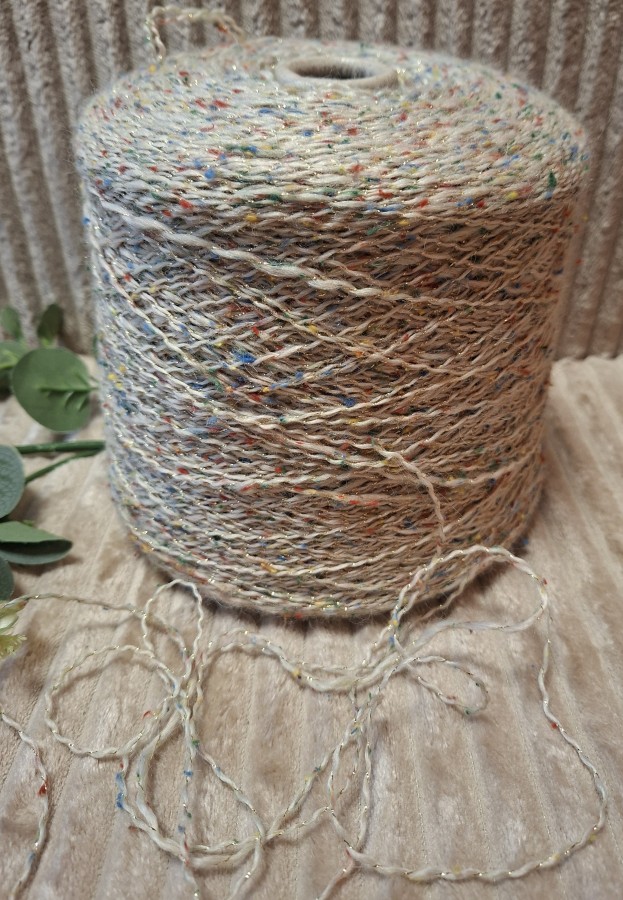 Pusvilnės siūlai su liureksu – švelnūs ir blizgūs (100 g)