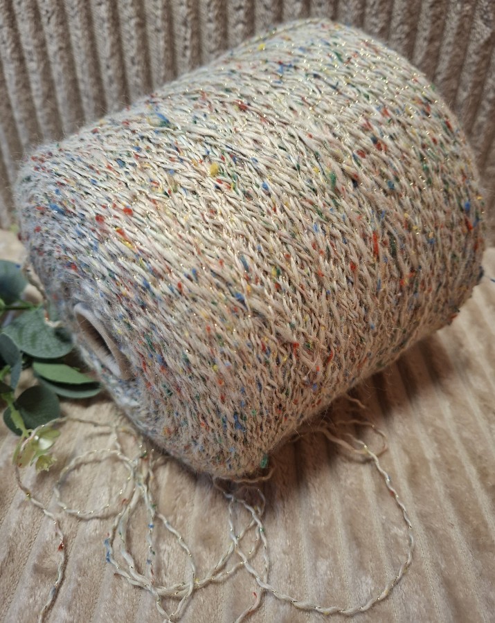 Pusvilnės siūlai su liureksu – švelnūs ir blizgūs (100 g)