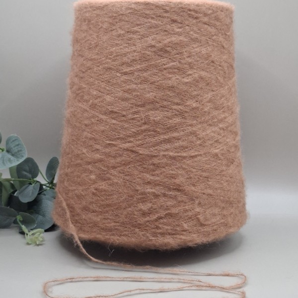 Siūlai su merino vilna ir šilku – karameliniai, švelnūs ir purūs (100 g)