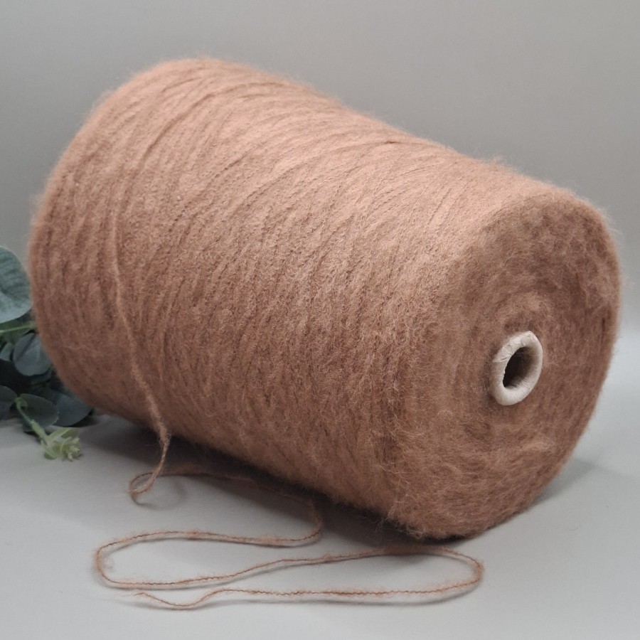 Siūlai su merino vilna ir šilku – karameliniai, švelnūs ir purūs (100 g)