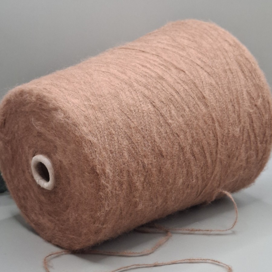 Siūlai su merino vilna ir šilku – karameliniai, švelnūs ir purūs (100 g)