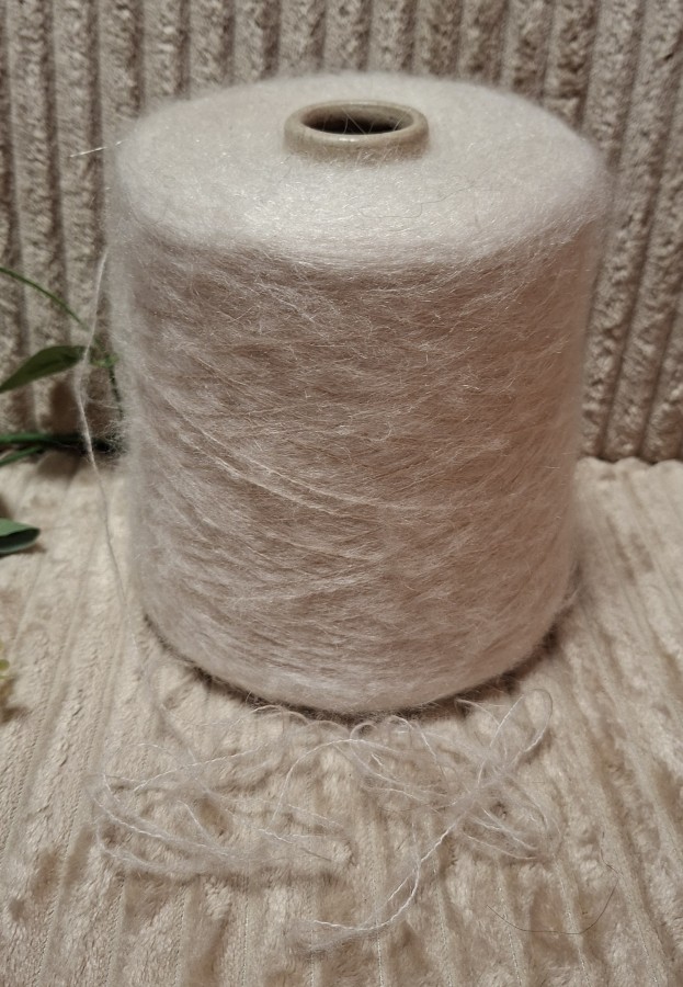 Moherio siūlai – kreminiai, švelnūs ir purūs (100 g)