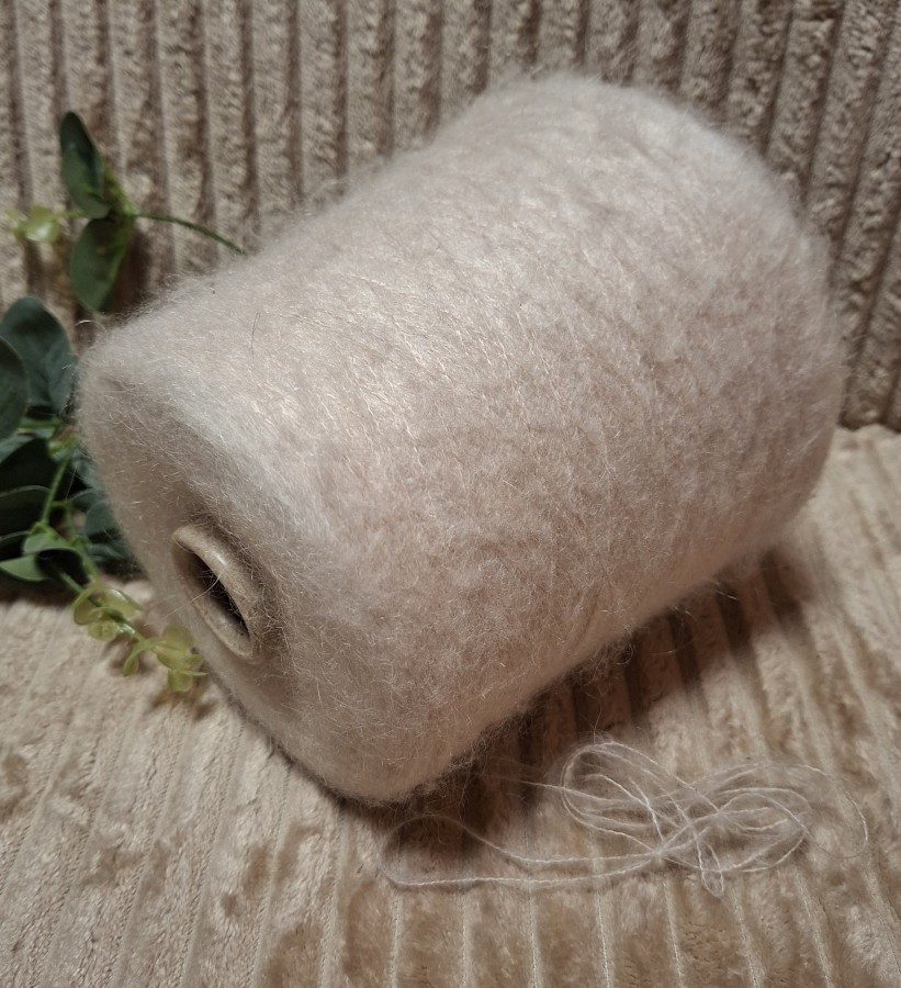 Moherio siūlai – kreminiai, švelnūs ir purūs (100 g)