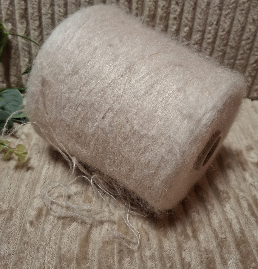 Moherio siūlai – kreminiai, švelnūs ir purūs (100 g)