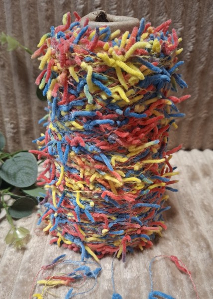 Siūlai su dekoratyvia tekstūra – kilpiniai ir lengvi (50 g)