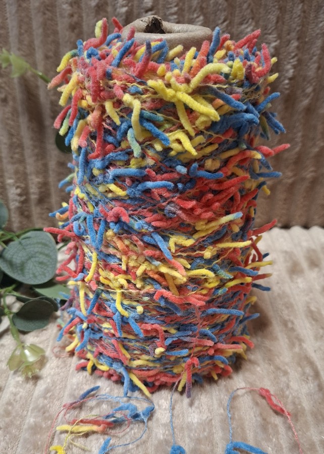 Siūlai su dekoratyvia tekstūra – kilpiniai ir lengvi (50 g)